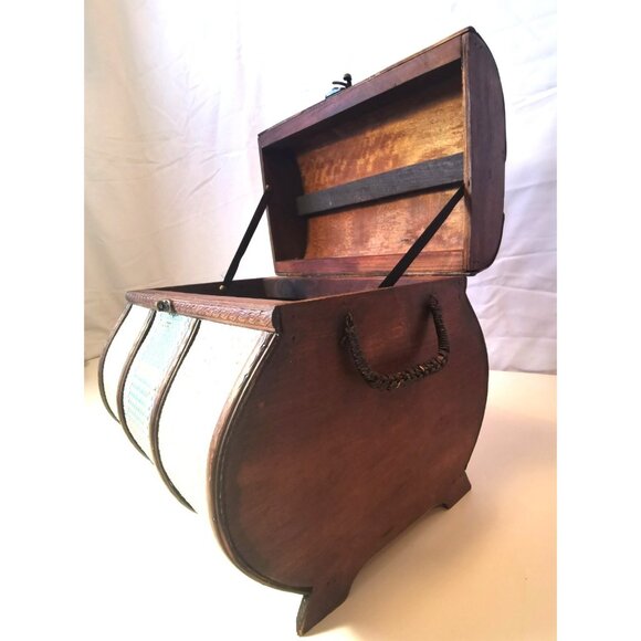 Storage Chest / Display Chest Vintage Wicker Clasp Closure - Picture 6 of 13